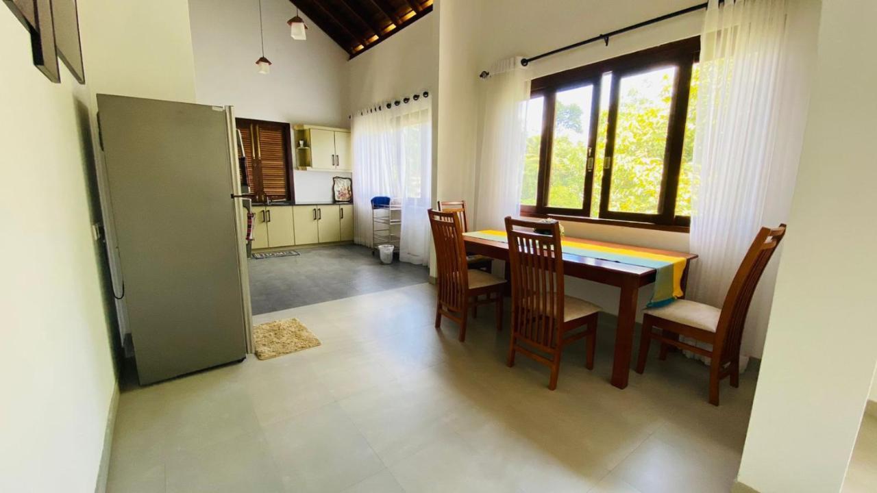 Travel Inn Deluxe Anniewatta Kandy Zewnętrze zdjęcie