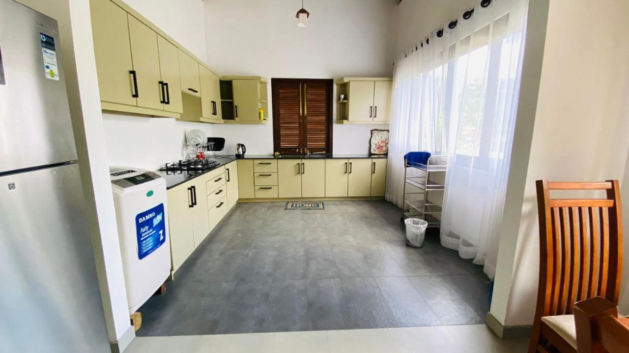 Travel Inn Deluxe Anniewatta Kandy Zewnętrze zdjęcie